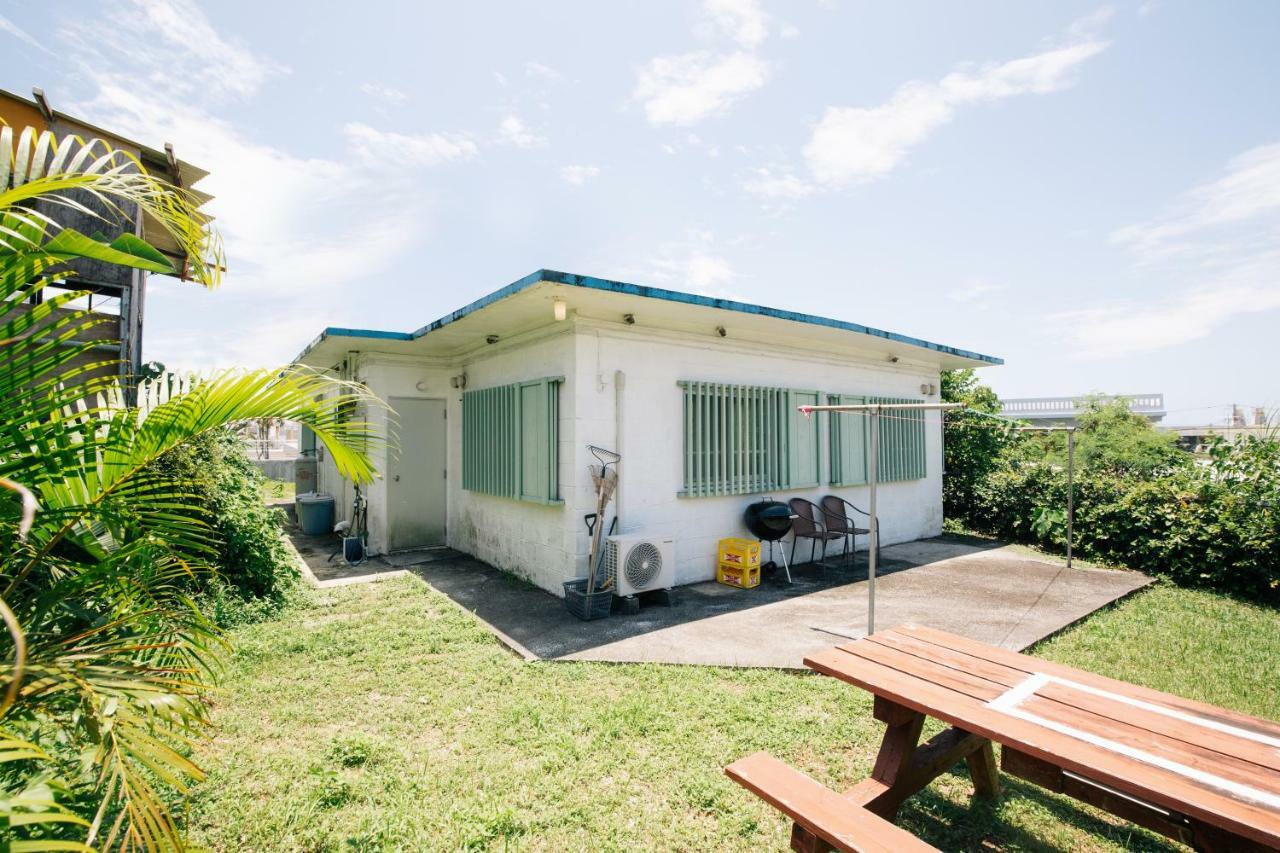 Отель Whale Okinawa Kadena Экстерьер фото